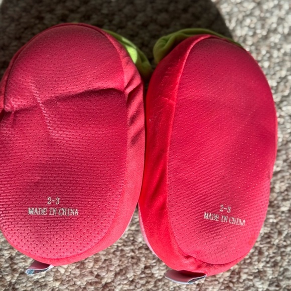 Squishmallows Strawberry Slipper - Kids' Size 2-3 - Picture 7 of 8